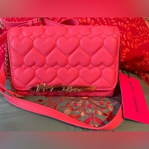 NWT Betsey Johnson Vibrant Pink Heart Crossbody Bag with Chains in the Strap